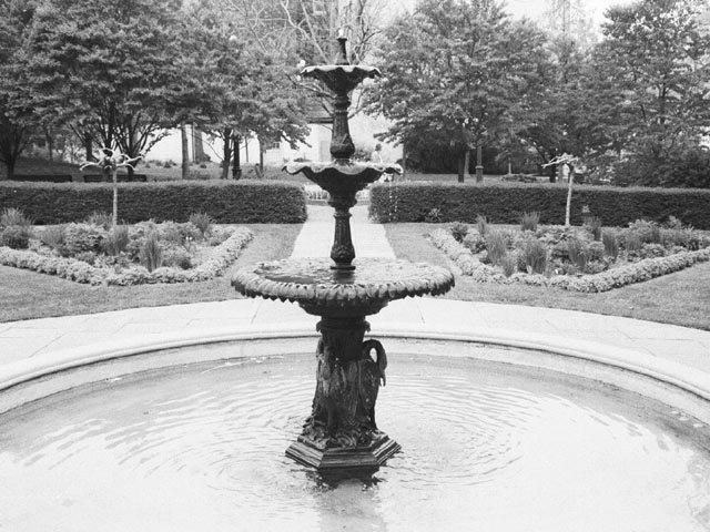 photograph, B&W, fountain, toronto